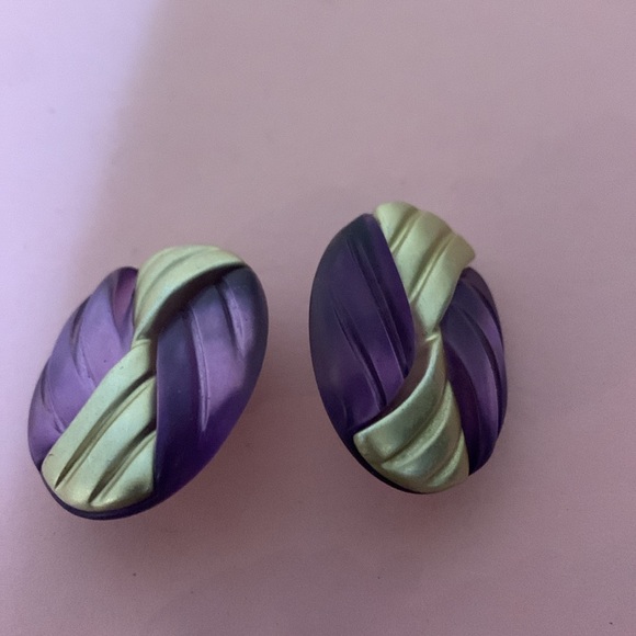 Two pairs clip on style earrings - Picture 2 of 6